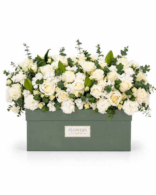 Σύνθεση σε Κουτί FlowersAthens με Λευκά Τριαντάφυλλα & Κρίνους